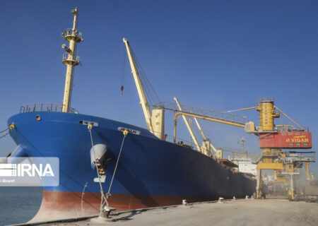 سه کشتی حامل گندم در بندر امام خمینی(ره) لنگر انداختند