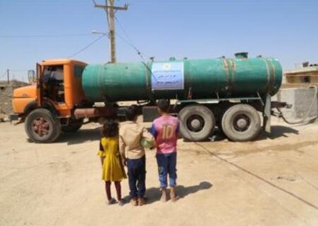 توزیع آب شرب در بخش مرکزی و منصوره شادگان توسط شرکت نفت و گاز کارون