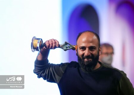 ۵ جایزه جشنواره تئاتر فجر به مجتبی رستمی‌فر رسید؛ هنرمندی از خانواده‌ی مناطق نفتخیز جنوب