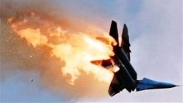 شهادت خلبان و کمک خلبان نیروی هوایی ارتش در پی سقوط هواپیمای اف ۷