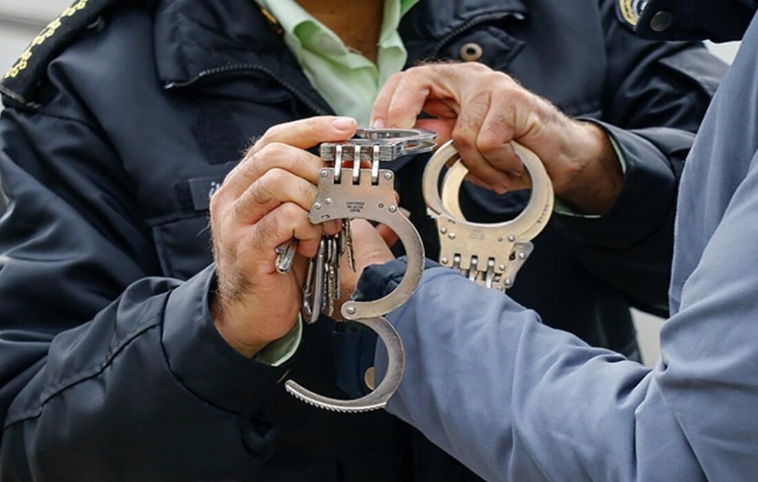 دستبند پلیس مسجدسلیمان بر دستان سارق مغازه