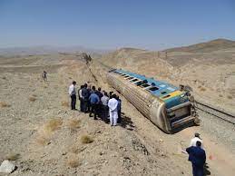 خروج قطار مسافربری طبس – یزد از ریل/ ۱۰ کشته و ۵۰ مصدوم تاکنون/ قطار ۴۳۰ خدمه و مسافر داشت