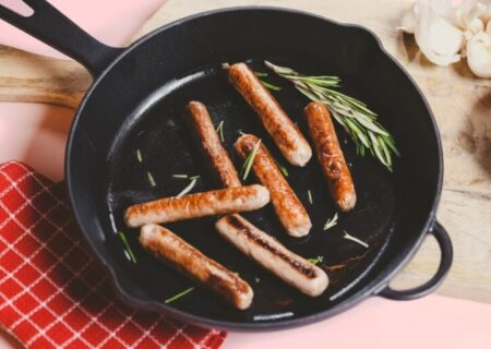 شرکت هلندی سوسیس تولیدشده با گوشت آزمایشگاهی را رونمایی کرد