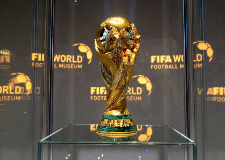 تصمیم بی سابقه فیفا برای جام جهانی قطر | نصب دوربین برای پخش اتفاقات در رختکن!