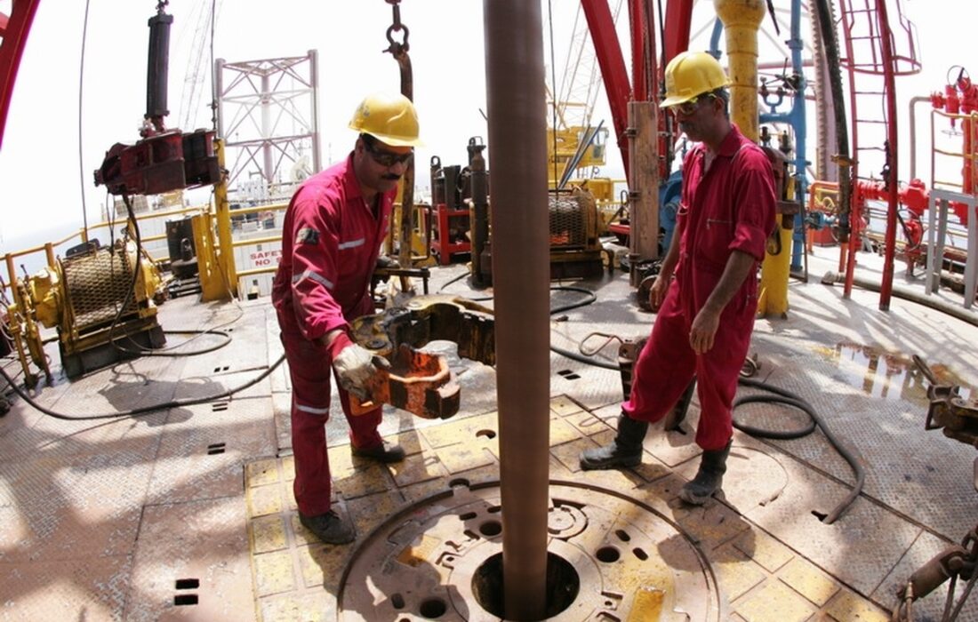 حفر و تکمیل ۴۵ حلقه چاه‌های نفت و گاز در مناطق خشکی و دریایی کشور
