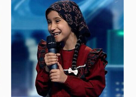 اجرای پدیده خوزستانی عصر جدید که به گریه ختم شد / ساینا ۷ ساله رکوردهای دوبله را جابه‌جا کرد!