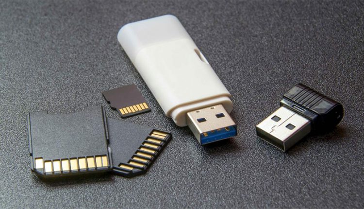 چرا بهتر است درایوهای USB قدیمی خود را نگه داریم؟