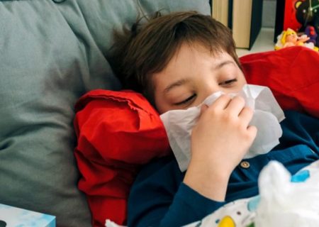 علائم شایع آنفلوانزای فصلی/ راه تشخیص آنفلوانزا از کرونا چیست؟