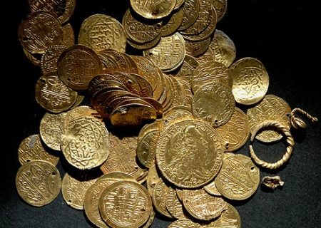 کشف ۸ هزار سکه تاریخی توسط جویندگان گنج
