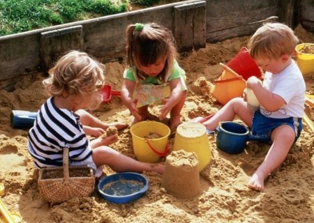 چرا کودکان باید خاک بازی کنند؟