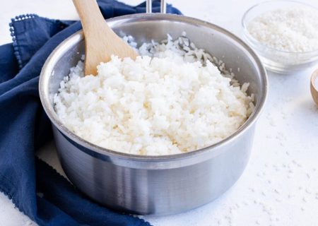 گرم کردن مجدد برنج خطرناک است؟ | شیوه درست نگهداری از برنج پخته شده و گرم کردن آن