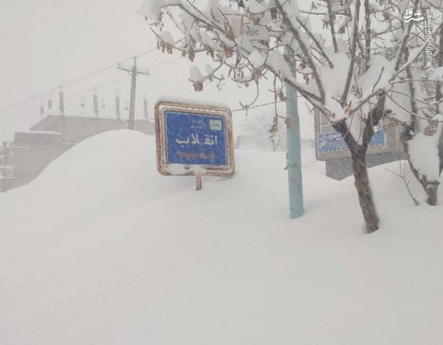 نماینده مجلس: بدون دستگاه «برف‌خور» نمی‌توان راه‌های کوهرنگ را باز کرد | ارتباط بعضی از روستاهای استان ۶ ماه در سال با مرکز قطع می‌شود