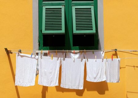 کمک به بهداشت فردی با خشک کردن لباس روی بند رخت