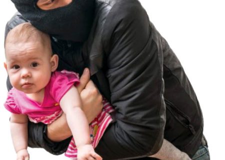با تلاش پلیس؛ نوزاد ۱۱ ماهه ربوده شده خوزستانی در تهران به آغوش خانواده اش برگشت