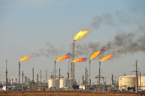 رئیس سازمان حفاظت محیط زیست: فلرهای نفتی خوزستان در روز روشن آلودگی ایجاد می‌کنند