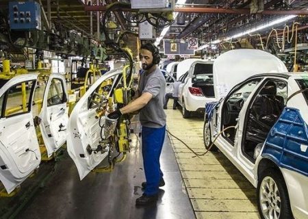 تهدید و شاخ و شانه کشیدن خودرو ساز گرانفروش برای دولت / این خودرو ساز، دولت را به توقف تولید تهدید کرد