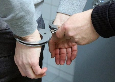 دستگیری ۲ سارق سابقه دار مغازه در مسجدسلیمان