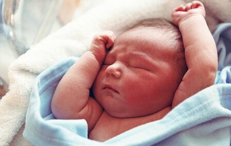 وزارت بهداشت:گواهی ولادت نوزادان الکترونیک می‌شود