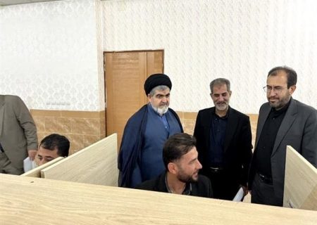 آزمون تبدیل وضعیت کارکنان اداری به قضایی دادگستری خوزستان برگزار شد