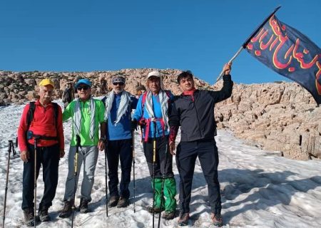 صعود گروه کوهنوردی همتباران به بام خوزستان قله ی کینو +تصاویر