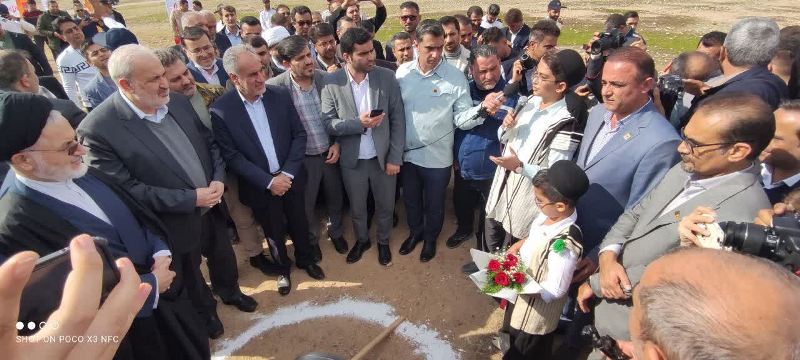 آغاز ساخت نیروگاه خورشیدی ۲۰۰ مگاواتی گتوند با حضور وزیر نیرو