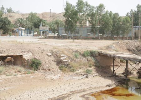 نشت نفت از تأسیسات فرآورشی موجب آلودگی محیط زیست و آب‌ شد