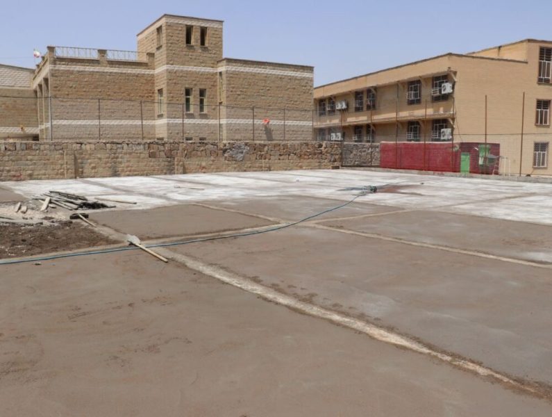 احداث زمین چمن مصنوعی در بازار چشمه علی آغاز شد