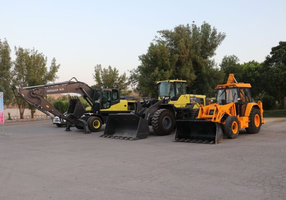 برگزاری آیین رونمایی از ماشین‌آلات سنگین راه‌سازی شهرداری مسجدسلیمان