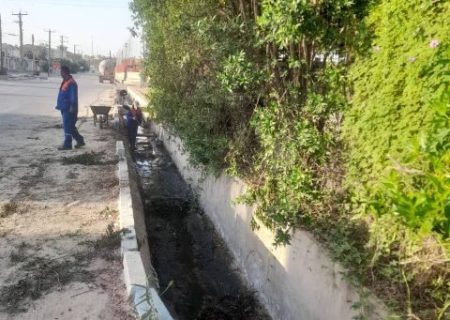 پاکسازی و لایروبی کانال‌های شهری به همت معاونت خدمات شهرداری مسجدسلیمان