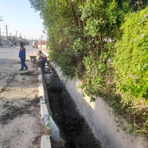 پاکسازی و لایروبی کانال‌های شهری به همت معاونت خدمات شهرداری مسجدسلیمان