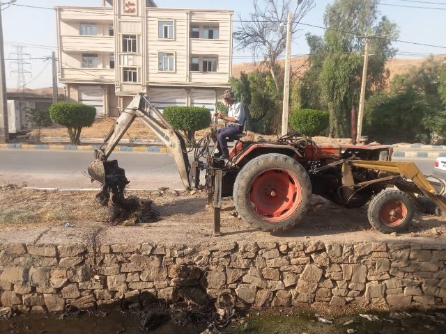 ورود جدی شهرداری مسجدسلیمان به لایروبی کانال‌های آب‌های سطحی مناطق مختلف شهری