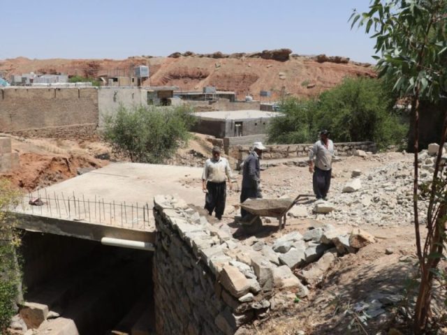 عملیات احداث پل ارتباطی ریل‌وِی به مال دولت ادامه دارد