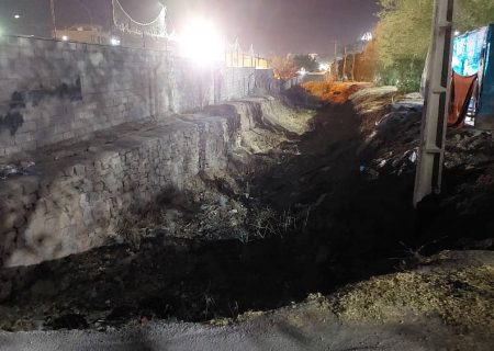 بازدید شبانه شهردار مسجدسلیمان از منطقه نفتک به منظور بررسی احداث پل ارتباطی سواره رو و دیوار حائل