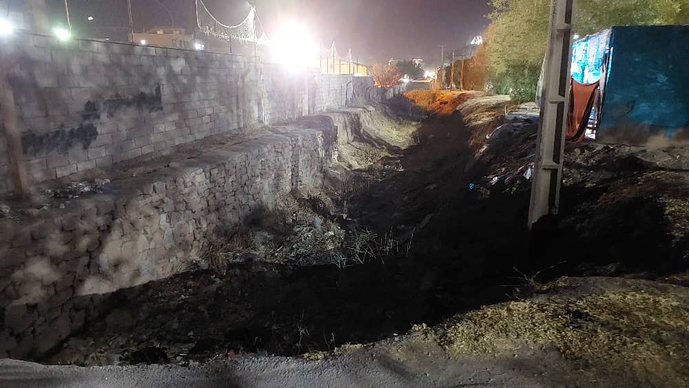 بازدید شبانه شهردار مسجدسلیمان از منطقه نفتک به منظور بررسی احداث پل ارتباطی سواره رو و دیوار حائل