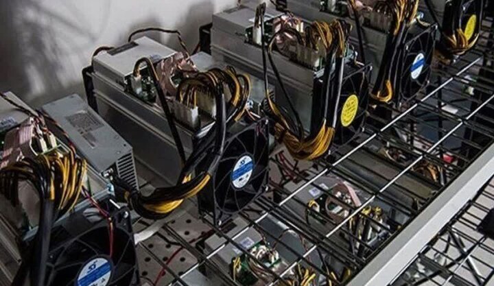 کشف بیش از ۵۰ دستگاه ماینر بدون مجوز در مرودشت