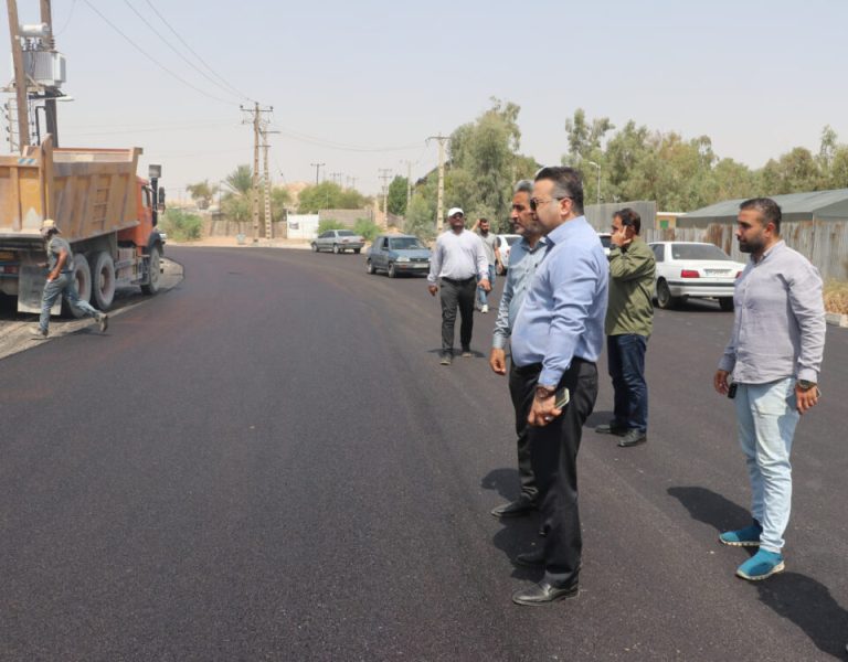 بازدید شهردار مسجدسلیمان از روند اجرای آسفالت بلوار گلف به بی‌ بی یان