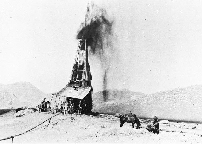 وبینار آشنایی با تاریخ نفت در ایران