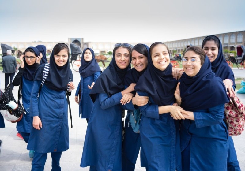 چالش‌های دانش‌آموزان با لباس فرم مدارس؛ نمی‌خواهیم شبیه دوران ناصرالدین‌شاه لباس بپوشیم!