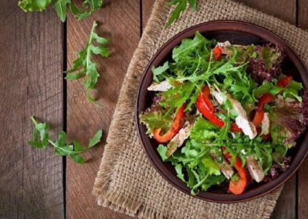 بالاخره سالاد را قبل از غذا باید خورد یا قبل از غذا ؟‌ !