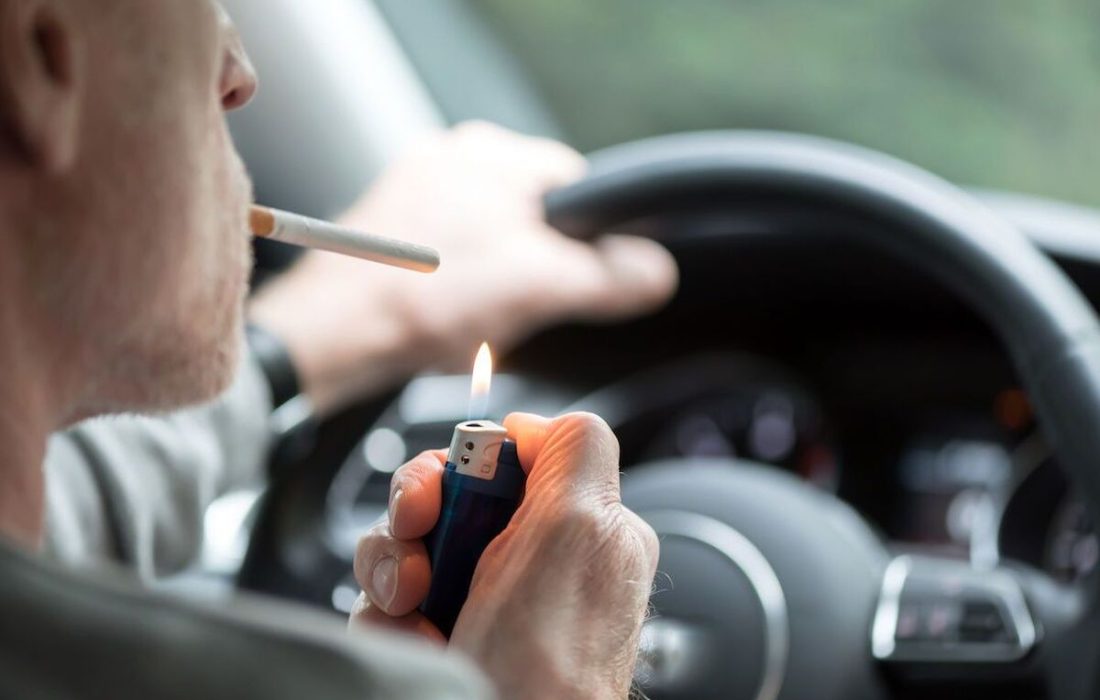 از بین بردن بوی سیگار در ماشین با ۷ روش ساده / بوی سیگار تا چند ساعت در ماشین می ماند ؟