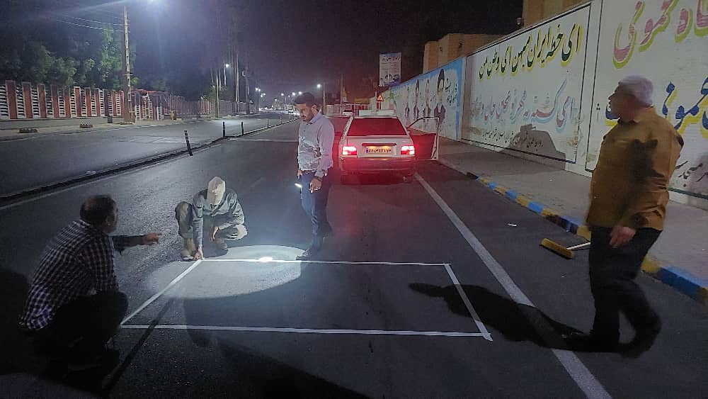 آغاز عملیات رنگ‌آمیزی علائم هشداردهنده و خط‌کشی پیاده‌روهای ورودی مدارس در مسجدسلیمان