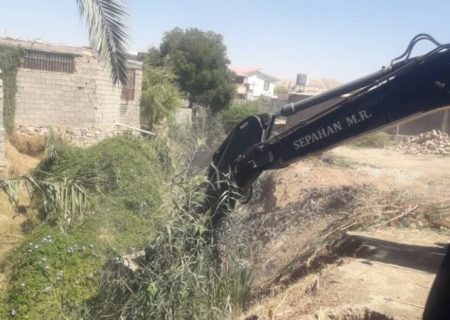 عملیات لایروبی و پاک‌سازی کانال خیابان فردوسی ۱۲ منطقه بی‌بیان انجام شد