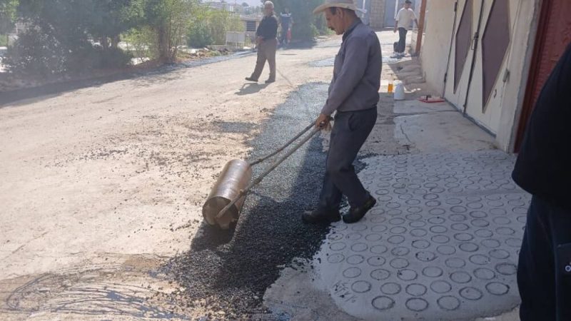 اجرای عملیات آسفالت نوار حفاری و لکه‌گیری معابر در سطح شهر مسجدسلیمان
