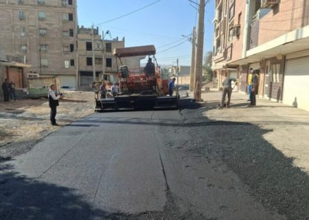 بازدید شهردار و اعضای شورای شهر از عملیات آسفالت محله ۶۰ دستگاه