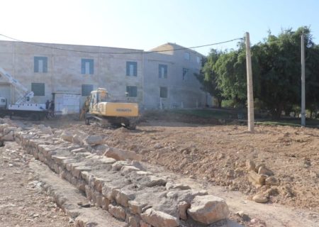 عملیات احداث چمن مصنوعی نمره هشت آغاز شد