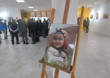 سفر به سرزمین بختیاری از دریچه دوربین/برپایی نمایشگاه عکس هنرمند بختیاری در کرج