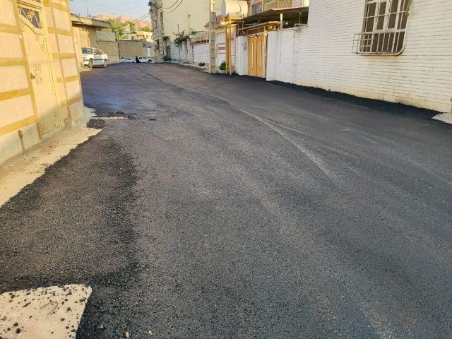 اجرای پروژه آسفالت‌ معابر منطقه دره اشکفت پشت دفتر هواپیمایی توسط شهرداری مسجدسلیمان