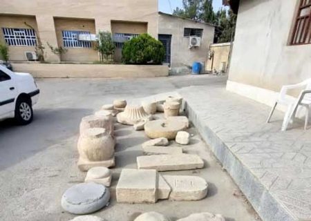 بی توجهی به میراث فرهنگی و تاریخی تا کجا؟ / رها شدن آثار تاریخی دوره هخامنشی و ساسانی در حیاط فرمانداری یک شهرستان