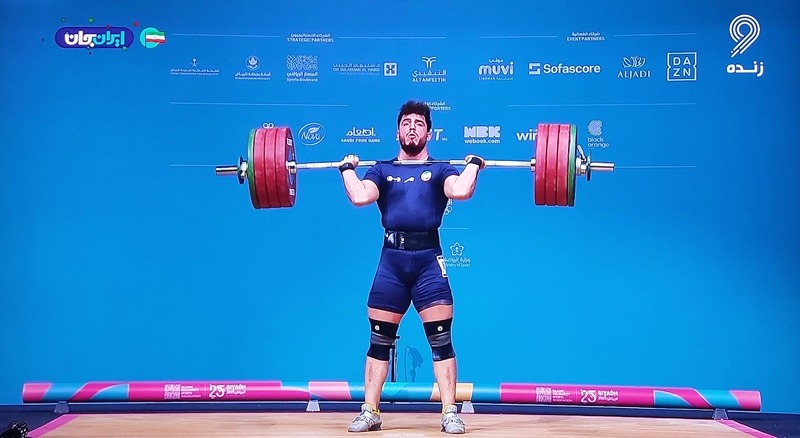 آسمان وزنه برداری ایران امشب شاهد درخشش ستاره ای جدید بود/ چمدانی از مدال های رنگارنگ سوغات پهلوان مسجدسلیمانی ایران زمین از سرزمین وحی