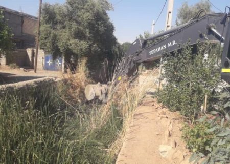 عملیات لایروبی کانال‌های محدوده باشگاه سوارکاران توسط شهرداری مسجدسلیمان